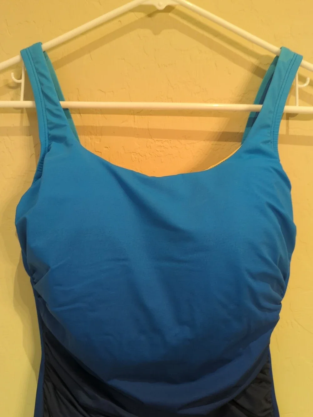 Lands End Woman Sz 8D Ombre One Piece Rushed Waist Swim Suit